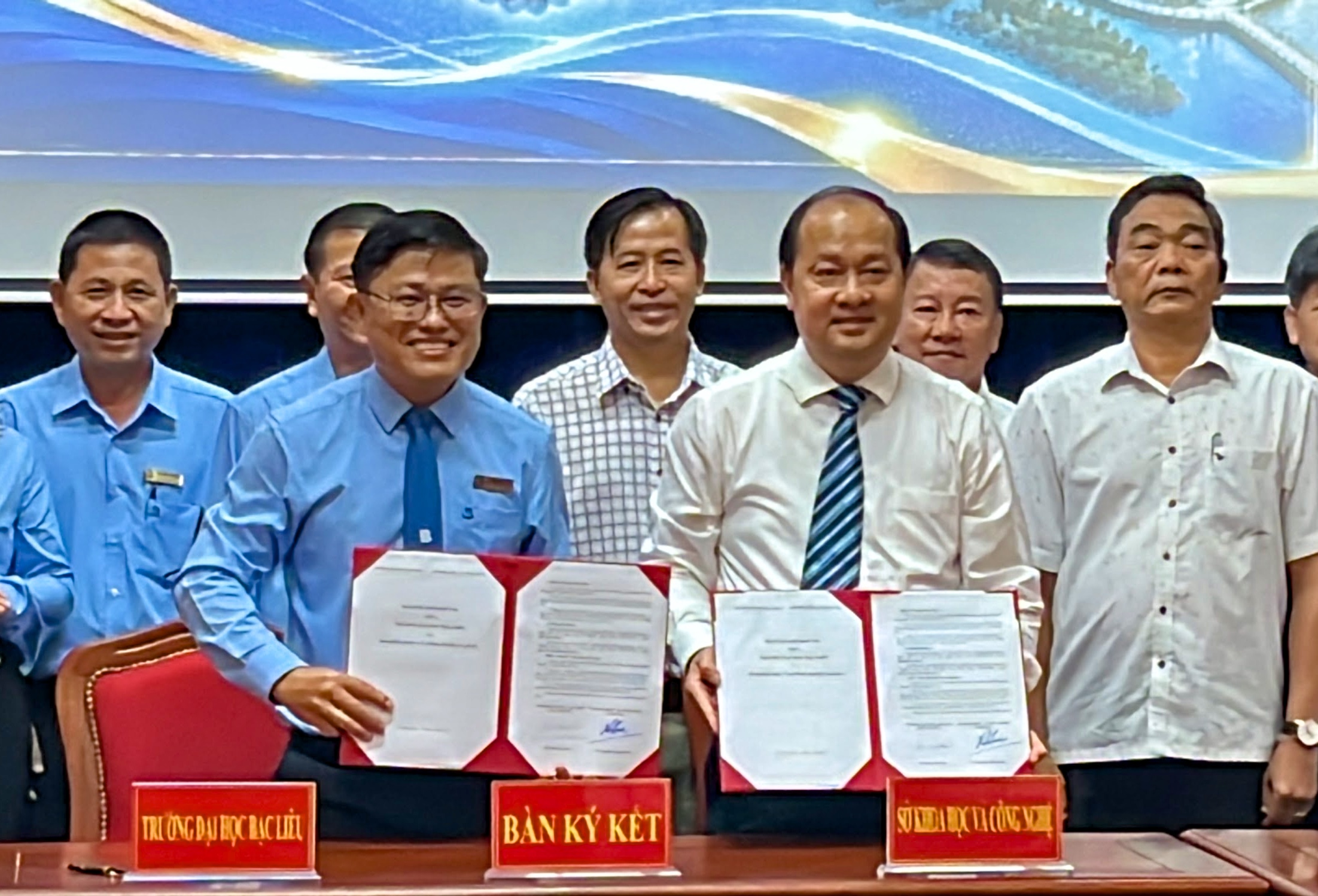 Trường Đại học Bạc Liêu và Sở Khoa học và Công nghệ tỉnh Cà Mau ký kết Bản ghi nhớ hợp tác